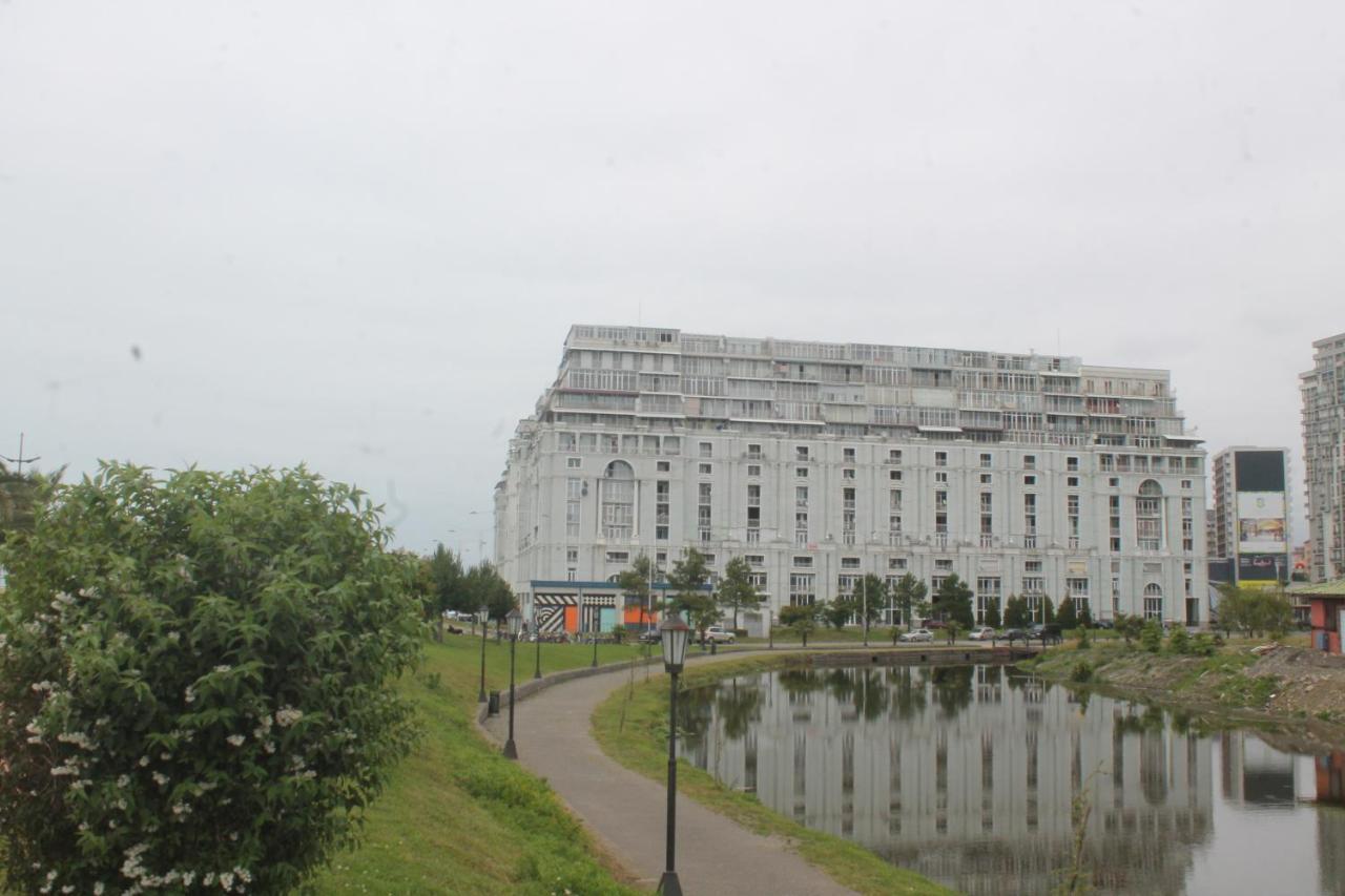 J.R Apartment In The Sea Batumi Exterior photo